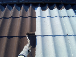 伊奈町にて屋根の中塗り塗装