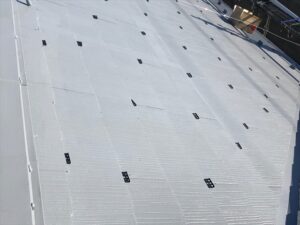 加須市にて屋根塗装、タスペーサーの設置