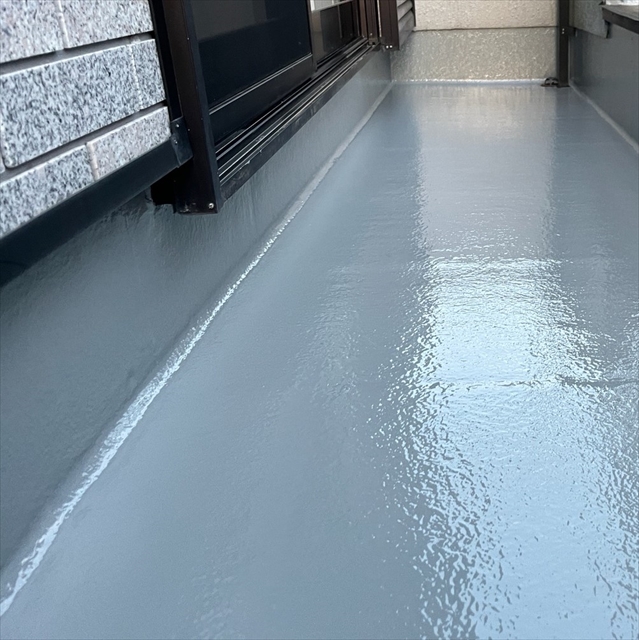蓮田市にて実施したベランダ床面塗装工事の完工写真