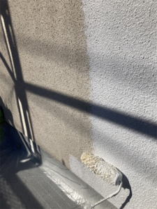 桶川市にて外壁の下塗り塗装