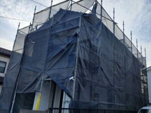久喜市にて屋根外壁リフォーム工事のための足場組立