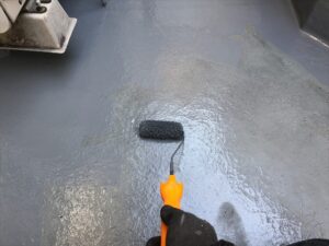 久喜市にてベランダ床面の防水トップコート塗布
