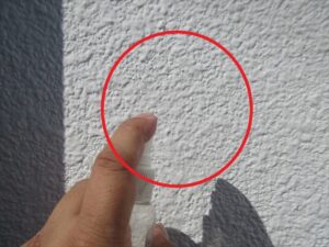 久喜市にて外壁塗膜の吸水検査