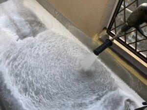 伊奈町にてベランダ床面のバイオ高圧洗浄