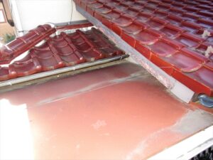 伊奈町にて金属屋根部分の塗膜劣化