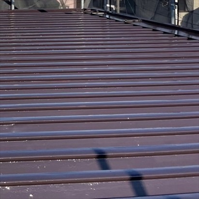 白岡市にて折半屋根の塗装施工後写真