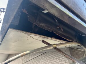 蓮田市にて破風の補修前の写真、破風板の欠損