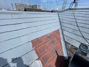 鴻巣市にて屋根の下塗り