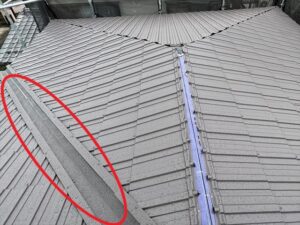 白岡市にて新規屋根材の設置完了、谷板金ガード設置