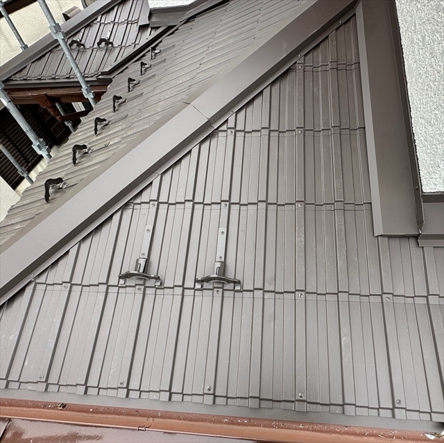 白岡市にて屋根カバー工事施工後の写真