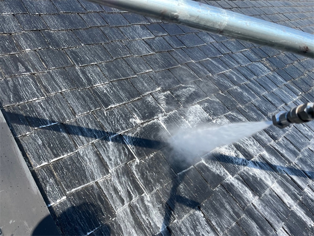 熊谷市にて屋根のバイオ高圧洗浄