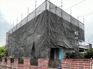 白岡市にて屋根外壁塗装工事のための足場組立