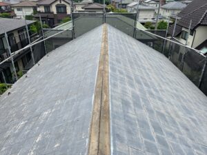 蓮田市にて棟板金交換工事、既存の貫板（棟下地）の撤去