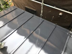 伊奈町にて下屋根の塗装完了