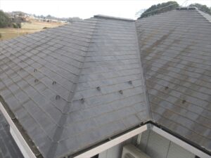 白岡市にて屋根診断、スレート屋根の塗膜退色