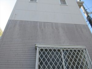 春日部市にて外壁診断、外壁塗膜の退色と汚れ