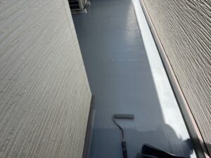 さいたま市見沼区にてベランダ床のトップコート塗装