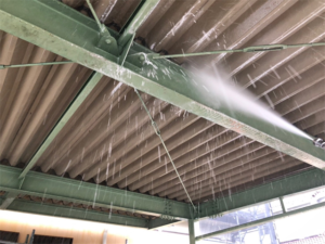 加須市にて折半屋根のバイオ高圧洗浄