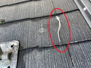 上尾市にて屋根スレートのひび割れ補修