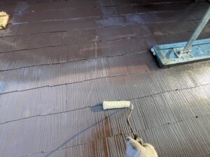 久喜市にて屋根のトップコート塗布