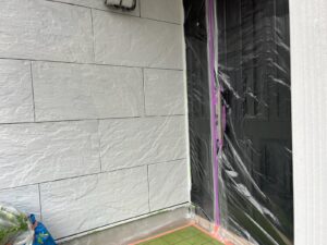 21白岡市にて外壁塗装の下塗り後