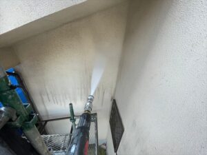久喜市にて外壁のバイオ高圧洗浄