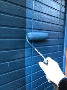 加須市にてモルタル外壁の上塗り