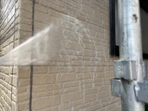 白岡市にて外壁のバイオ高圧洗浄