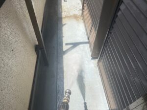 久喜市にてベランダ床のバイオ高圧洗浄