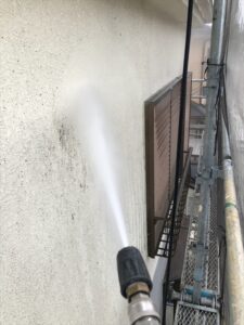 加須市にて外壁のバイオ高圧洗浄