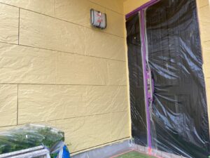 22白岡市にて外壁塗装の上塗り後