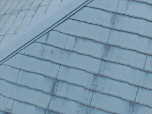 北本市にて屋根診断、屋根塗膜の退色と剥がれ