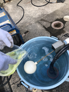 久喜市にてバイオ高圧洗浄材の希釈攪拌
