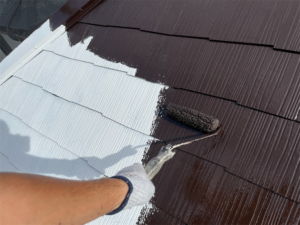 白岡市にて屋根の中塗り塗装