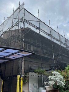 蓮田市にて屋根外壁塗装工事のための足場組立