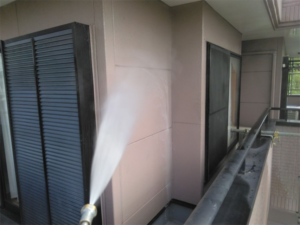 加須市にて外壁のバイオ高圧洗浄