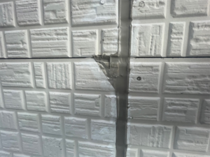 さいたま市にて外壁のコーキングによる補修