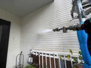 上尾市にて外壁のバイオ高圧洗浄