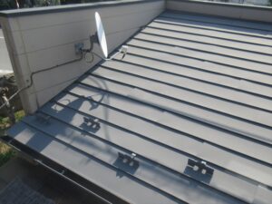 久喜市にて店舗の屋根外壁診断、屋根塗膜の劣化