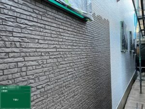 久喜市にて住宅外壁塗装の下塗り