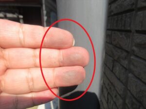 久喜市にて屋根外壁診断、雨樋のチョーキング現象