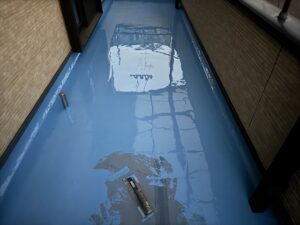 蓮田市にてベランダ床面にウレタン防水塗装1回目