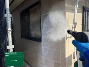 久喜市にて店舗外壁のバイオ高圧洗浄