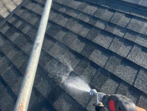 桶川市にて屋根のバイオ高圧洗浄