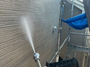 桶川市にて外壁のバイオ高圧洗浄