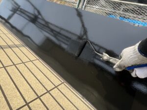 加須市にて庇の塗装