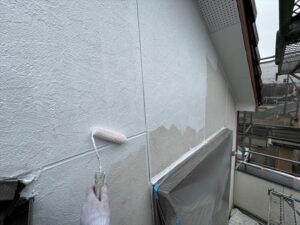 宮代町にて外壁カラー塗装の下塗り