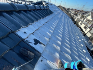 加須市にて屋根の中塗り塗装