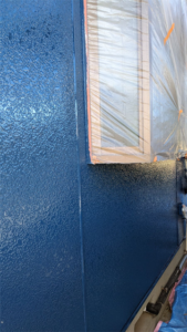 蓮田市にて外壁の上塗り塗装ブルー