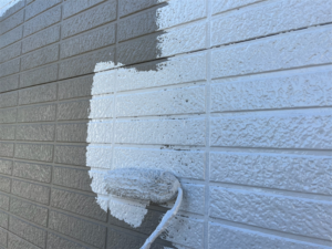 白岡市にて外壁の下塗り塗装